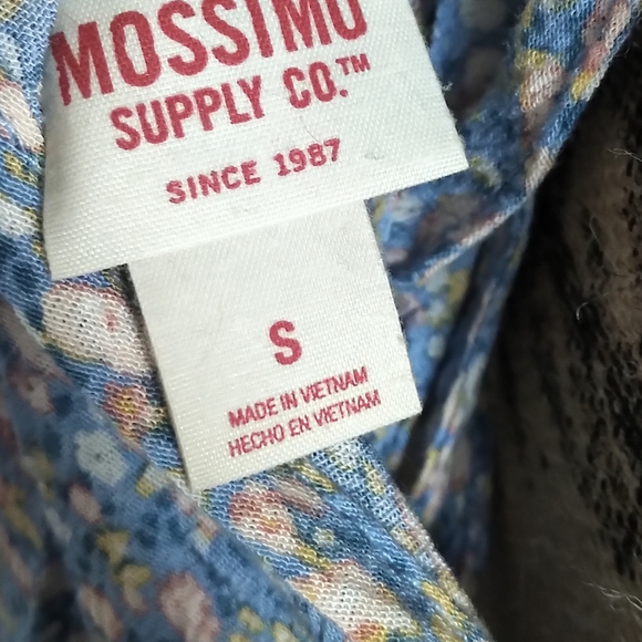 5/$25 Blue Floral Tank Small - Picture 5 of 6